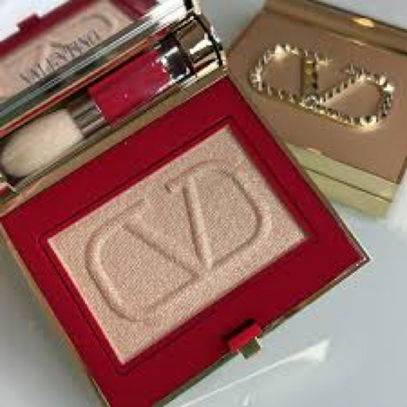 Valentino Other - Valentino eyes 2 cheek 600 put a spike on it dual use eyeshadow and blush